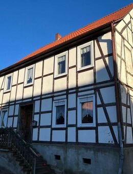 Einfamilienhaus mit Scheune und Stallungen in Breuna-Wettesingen - Breuna