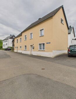 Renoviertes Einfamilienhaus mit Nebengebäude & Terrasse und guter Anbindung zum Nahverkehr zu verkaufen! - Mürlenbach