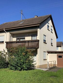 Zweifamilienhaus mit Doppelgarage und großen Garten in Rottenburg am Neckar - Rottenburg (Neckar)