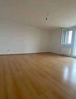 Drei-Zimmer-Wohnung mit 90 m² und großem Balkon - Nürnberg