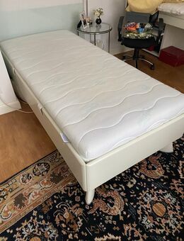 Bett mit Lattenrost und Matratze zu verkaufen - Düsseldorf
