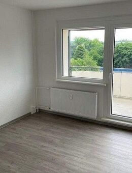 Moderne, bezugsfertige 2-Raum-Wohnung mit Balkon! - Oschersleben (Bode)