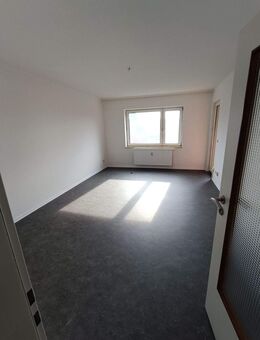 REINFELD: Überaus helle, fantastisch aufgeteilte 3-Zimmer-Wohnung inkl. Balkon, Diele und Vollbad, Irisweg 11, 2.OG, ca.75m² - Reinfeld (Holstein)