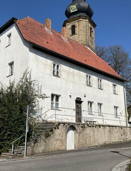 Sanierungsbedürftiges Zweifamilienhaus mit Potenzial in Maroldsweisach - Maroldsweisach
