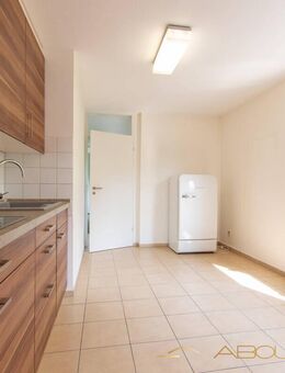 Hell, ruhig, sofort bezugsbereit - 3,5 Zimmer Wohnung mit Balkon in Randlage! - Esslingen (Neckar)