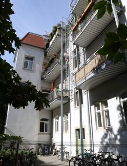 Tolle 2-Raum-DG-Wohnung in UNI Nähe mit Parkettboden, EBK, Bad mit Wanne, GWC - Dresden