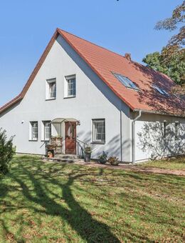 Gepflegtes Zweifamilienhaus mit Nebengebäude und verträumtem Garten - ruhig gelegen in Altkalen - Altkalen