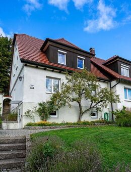 Charmantes Zweifamilienhaus mit großem Garten in ruhiger Lage - Laichingen