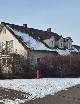 grosses Einfamilienhaus mit Einliegerwohnung, inklusive unterkellerter Doppelgarage, Anbau und Gerätehaus im Garten - Lauterhofen