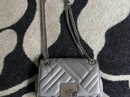 Graue Michael Kors Clutch Tasche - Düsseldorf