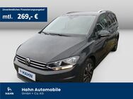 VW Touran, 2.0 TDI Active, Jahr 2021 - Backnang