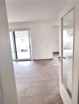 Moderne 2-Zimmer-Wohnung mit Balkon, Carport und KfW-40-Standard - Kößlarn