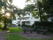 90 m² Wohnung, 3 Zimmer, großer Südbalkon, Blick in unseren Park, renoviert, zentrale Lage in Merseburg - Merseburg