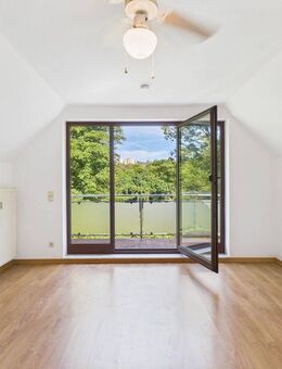 "Gut geschnittene Dachgeschosswohnung mit Balkon und Garage" - Saarbrücken