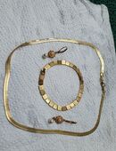 Modeschmuck steht hier zum Verkauf in 39249