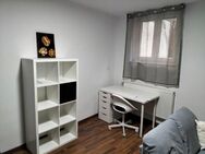 Schönes und voll möbliertes 30 m² WG-Zimmer in einer 3-Zimmer-Wohnung im Zentrum von Stuttgart - Stuttgart