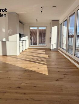 Exklusives Penthouse in grüner Umgebung - barrierefrei mit Aufzug in kleiner Stadtvilla & nachhaltigem energetischen Konzept - München