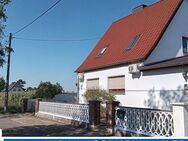 Ländliche Idylle erleben: Ruhig gelegenes Einfamilienhaus mit Kamin, EBK und Wärmepumpen im bezugsfertigen Zustand - Bernburg (Saale) Zentrum