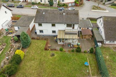 Ein Haus, viele Möglichkeiten: Kapitalanlage, Mehrgenerationenwohnen, Eigennutzung + Vermieten - gepflegtes 2 Familienhaus + Apartment- stadtnah und r