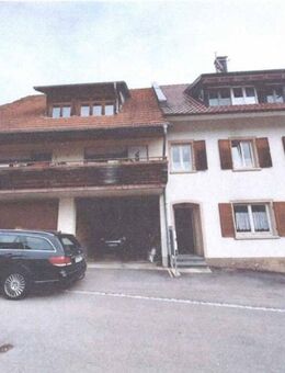 Wohnhaus mit Garagen - Engen