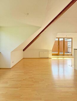 Schicke Dachgeschosswohnung mit sonniger Terrasse - Bensheim