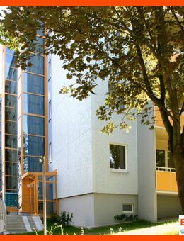 Einziehen und Wohlfühlen! 2-Raum-Wohnung mit Aufzug // Balkon mit Weitblick // Küche mit Fenster! - Gera