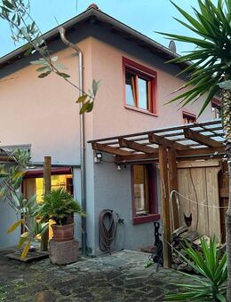 Charmantes Einfamilienhaus mit Hof und Doppel-Carport in zentraler Lage von Lahr - Lahr (Schwarzwald)