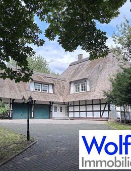 Modernes Fachwerkhaus mit Reetdach und Wellnessbereich am Südhang des Wiehengebirges - Hüllhorst