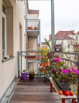 WERTBESTÄNDIGER ALTBAU IN BESTLAGE // Vermietete 3-Raum-Wohnung mit Balkon und edler Ausstattung - Leipzig