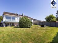 Repräsentatives Einfamilienhaus mit Einliegerwohnung, großem Garten und zwei Doppelgaragen - Nürtingen