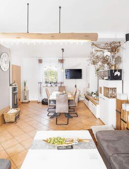 Gepflegtes Einfamilienhaus mit Einliegerwohnung, auf großem Grundstück in Kelheim, zu verkaufen. - Kelheim