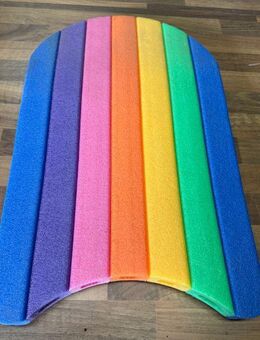 Buntes Schwimmbrett / Schwimmhilfe ‍♂️ Regenbogenfarben - Brüggen (Burggemeinde)