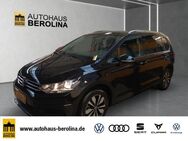 VW Touran, 1.5 TSI Move, Jahr 2024 - Berlin