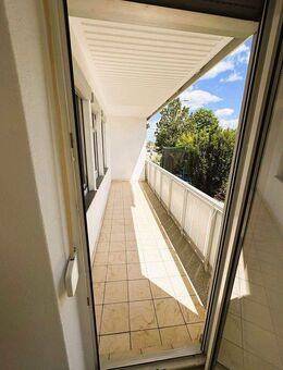 Schöne 4.5 Zimmer Wohnung im mit grossem Balkon, inklusive 2 Stellplätze und Kellerabteil - Villingen-Schwenningen