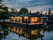 LUXUS Hausboot - 3 Etagen - 100m² Wohnen + 120 m² SONNENTERRASSE - Kamin, Kino, komplett individuell - Berlin