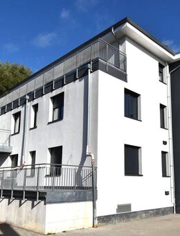 HELL - MODERN - BALKON - FAHRSTUHL - STELLPLATZ! - Uetersen
