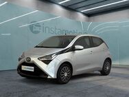 Toyota Aygo, AUTOMATIK SCHALTWIPPEN MULTIFLENKRAD, Jahr 2022 - München