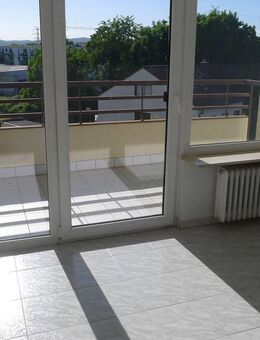Frankfurt/M- Sossenheim 3 Zimmer Wohnung hell und geräumig mit EBK und Loggia - Frankfurt (Main)
