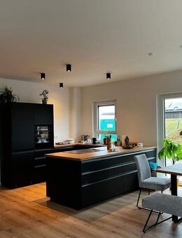 Modernes Wohnen auf höchstem Niveau - Stilvolles Haus mit Blick ins Grüne und perfekter Ausstattung - Paunzhausen