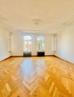 5 Zimmer-Wohnung / 2 Balkone in der schönen Mozartstraße mit Einbauküche und Gäste-WC - Schwerin