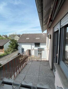 Dreieich-Sprendlingen: Wohnhaus mit 2 Wohnungen, Scheune und großem Garten - Dreieich