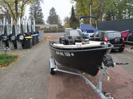 Konsolenboot mit 15 PS Motor Sitz-und Liegepolster Hafenpersenning - Berlin