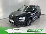 Skoda Karoq, Sportline Vorb elektr Heckkl LichtAssist Induktiv Laden Frontscheibenheiz Ladeboden vo hi hi vo VZE Digi SpurAssist Sunset Spiegel elektr anklappbar 4xEFH Armlehne Connect Metallic, Jahr 2023 - Beilngries