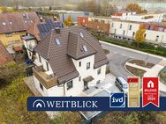 WEITBLICK: Vielseitiges 2-Familienhaus mit Einliegerbereich, Garage und großem Garten! - Benningen (Neckar)