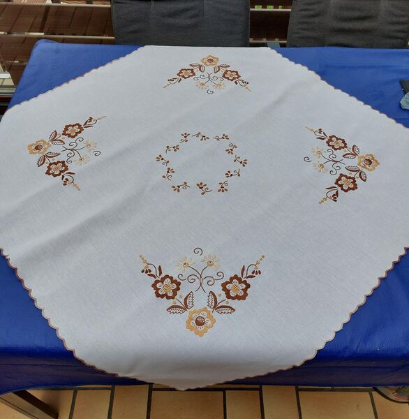 größere Mitteldecke mit Blumenmuster - Immenhausen