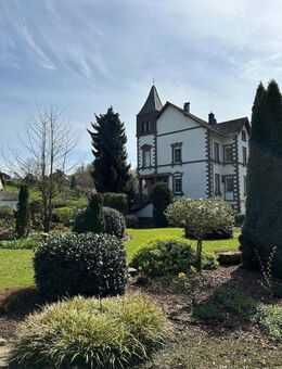 Freistehende Villa mit Sandsteinsäulen - Aussichtsturm und Parkähnlicher Anlage - Mürlenbach