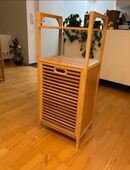 Badregal mit Wäschekorb – Bambus, 95×40×30 cm, top Zustand in 53881