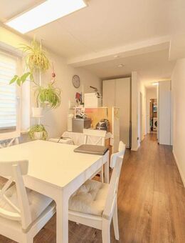 Helle 3 Zimmer-Wohnung mit Balkon, schöner Aussicht und Tiefgaragenstellplatz - München