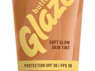 NYX Foundation NYX Professional Makeup Buttermelt Glaze Foundation LSF 30, Pflegend, spendet Feuchtigkeit, ohne Rückstände und öliges Finish.