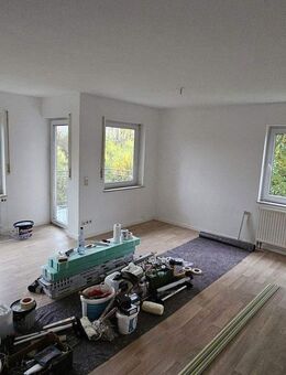 Hell, ruhig, einziehen & wohlfühlen - renovierte 3-Zimmer-Wohnung mit Süd-Balkon und Garage - Ellwangen (Jagst)